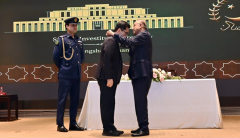 <b>President Zardari confers Sitara-i-Pakistan on Prof. Pan Xia</b>